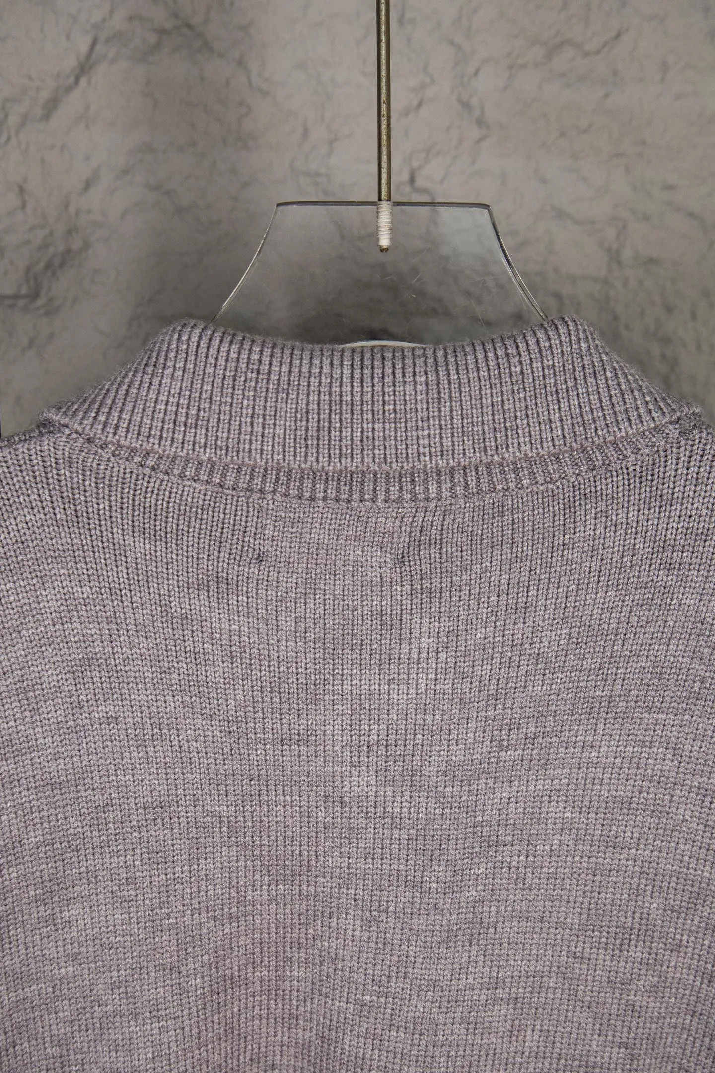 P240 2025 Ralph Lauren #ootddailywear #Autumn and winter sweater #Knitted sweater outfit #ralph lauren sweater #Can be worn by both men and women I finally waited until the Ralph men’s twist sweater half-button chest shirt was put on and it’s finally here! The hottest half-zip sweater! Limited editions every year, there won’t be many models in the store! Ralph Lauren men's half-button sweater has a really nice shape. It can be worn alone or as a coat. It can be worn outside or worn with a shirt~100% pure cotton. #Practical wear. Color, white, navy blue, khaki, gray, size S to Limited editions every year, there won’t be many models in the store! Ralph Lauren men's half-zip twist sweater [Fire R] has a really nice shape. It can be worn alone or as a jacket. It can be worn inside or outside, or it can be worn with a shirt inside ~ 100% pure cotton #Practical wear,, style number, 8023. Color, white, navy blue, khaki, gray, size S to XL